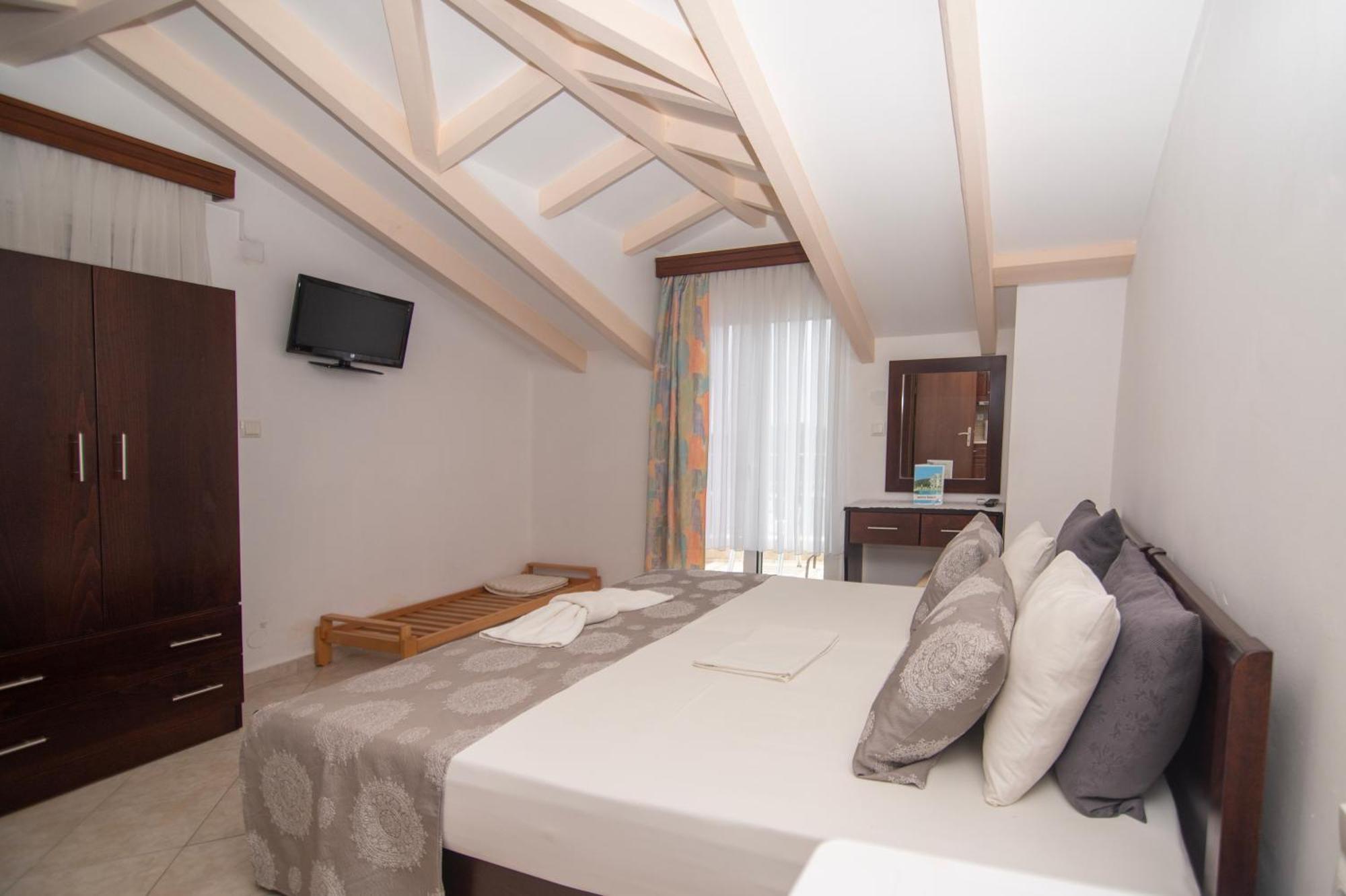Hotelsunnybeachgr Perdhika Exteriör bild